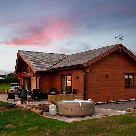 Cuddfan Lodge On A Gorgeous Private Lake Newport  Exterior foto